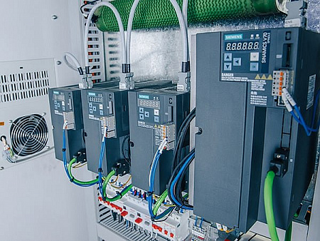 METALTEC TOPMILL 850S 4-Х ОСЕВОЙ ВЕРТИКАЛЬНЫЙ ОБРАБАТЫВАЮЩИЙ ЦЕНТР С ЧПУ