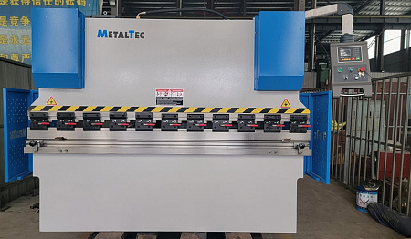 Листогибочный гидравлический пресс MetalTec HBM 40/2500 (Е22, инвертор заднего привода) купить в Новосибирске - rodan.ru